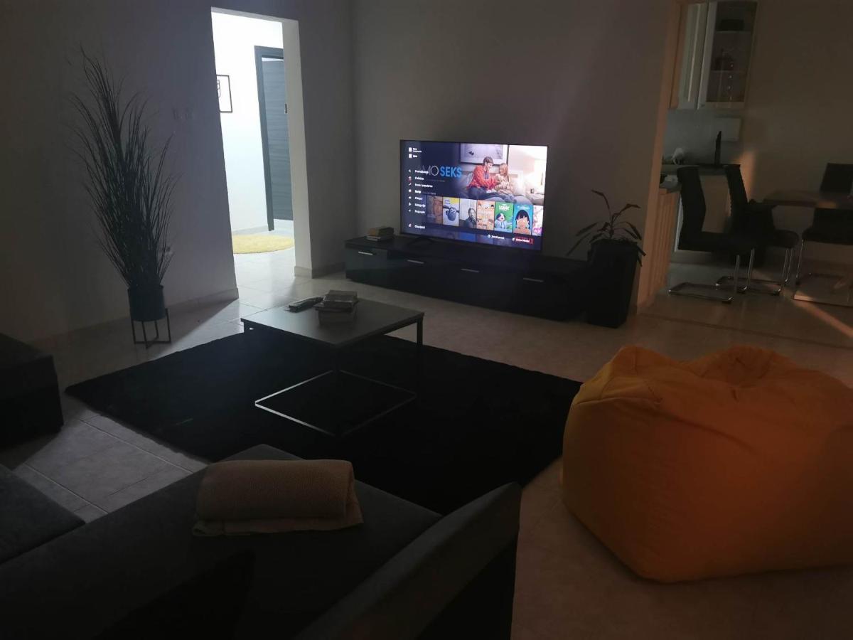 Guesthouse Nadia Сень Экстерьер фото